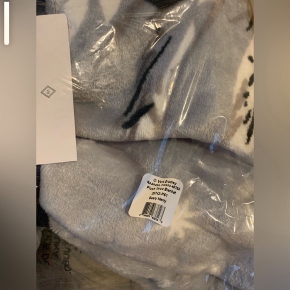 Vera Bradley Beary Merry cozy life blanket - Picture 5 of 7